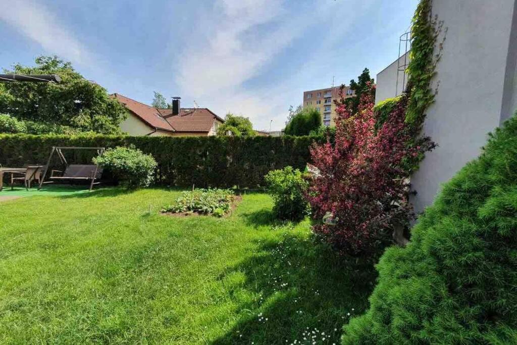 Family Apartment With Garden And Parking Spot 체스케부데요비체 외부 사진